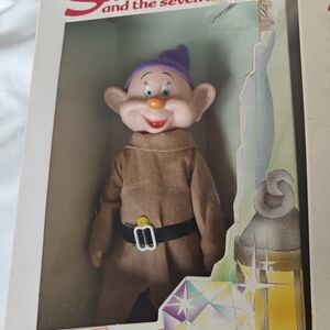 Disney Snow White And The Seven Dwarfs.